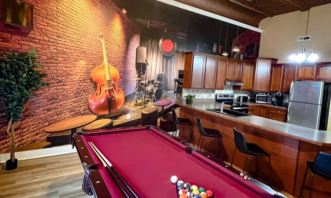Sandusky Apartment | Jazz Club Themed Downtown Sandusky
