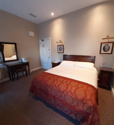 Kilkenny City Centre House | JBs Bar & Guest Accommodation