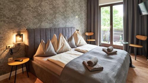 Bad Goisern Bed & Breakfast | Jeff's - Rooms with a mountain view