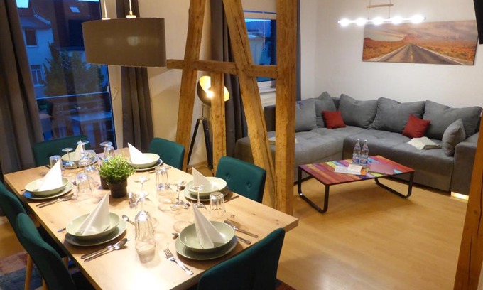 Jena Apartment | Jena City Apartment, Balkon, sonnig, Wifi, Parkplätze, Nähe Zentrum