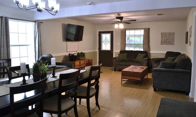 Nolanville House | Jenkfarm Getaway is a charming, family friendly, home located in Nolanville, Tx