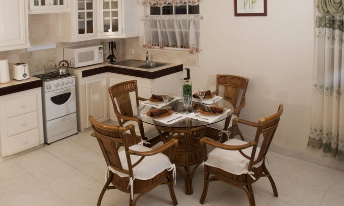 Cheapside Apartment | JersonApartment -Two-bedroom: A cozy home in the island paradise of Barbados.