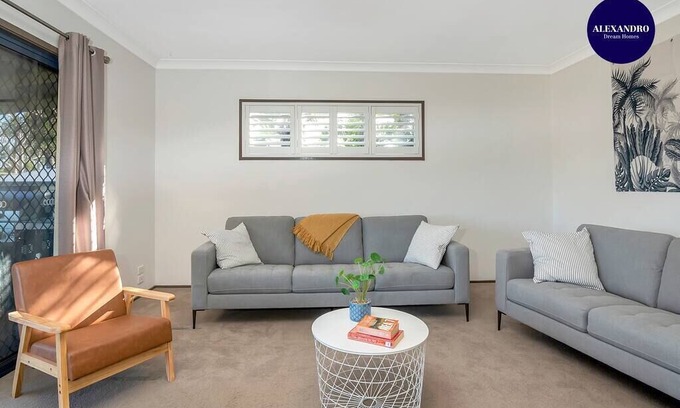 St. Georges Basin House | JERVIS BAY // 1O-15 MIN DRIVE TO FAMOUS HYAMS BEACH