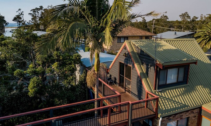 Berrara Ski Chalet | Jetz Bungalow private close to Berrara Lagoon