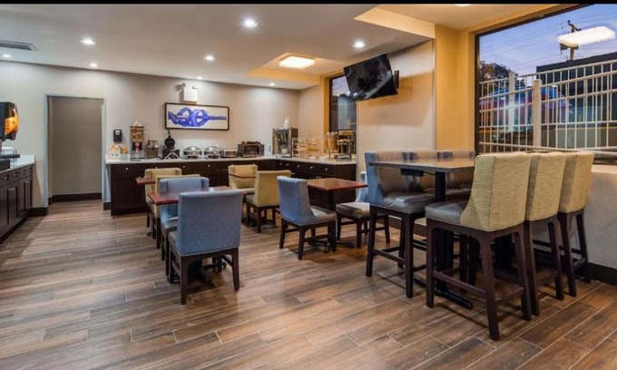 Queens Hotel | JFK Rockaways Inn
