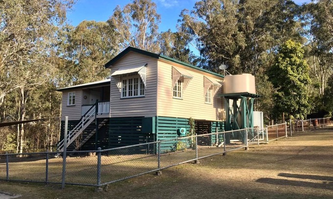Jimna House | Jimna "The Old School" Holiday House