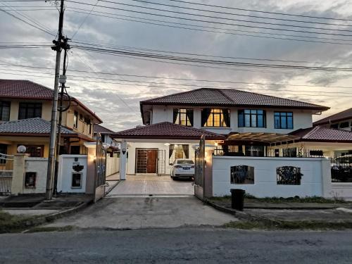 Kota Kinabalu House | Jiuhao Homestay 九号民宿 15pax Stay Near Airport & City by Greenage