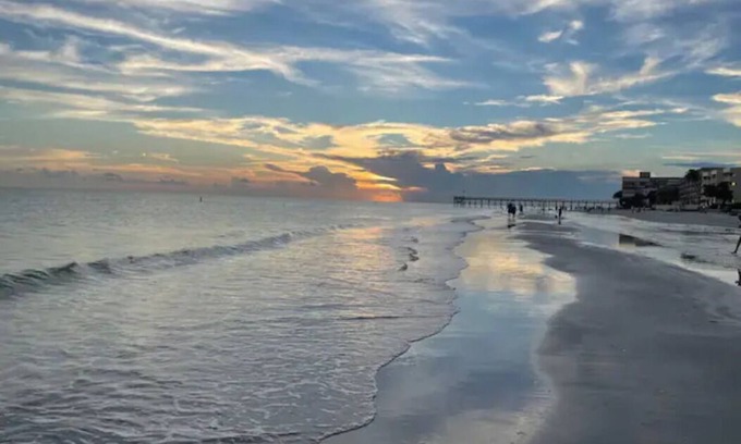 Redington Beach House | JLI Coastal Retreat - Five Star Gem by the Sea!