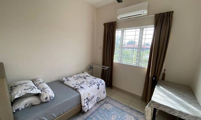 Jenjarom House | jm homestay semi d premium
