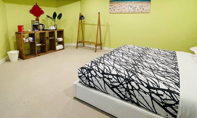 Signal Hill House | Joe's cozy and quality entire basement suite