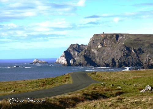Glencolmcille Hotel | John Eoinìn's Bar and accommodation