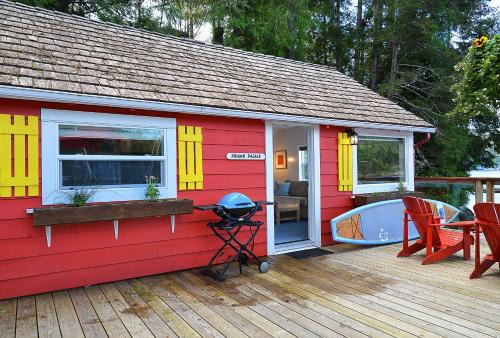 Garden Bay Hotel | John Henry's Marina and Resort