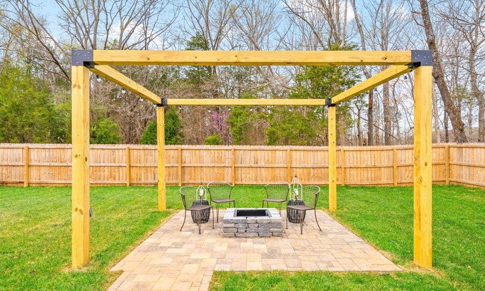 Clarksville House | John's Place (1365 Isaiah Drive)