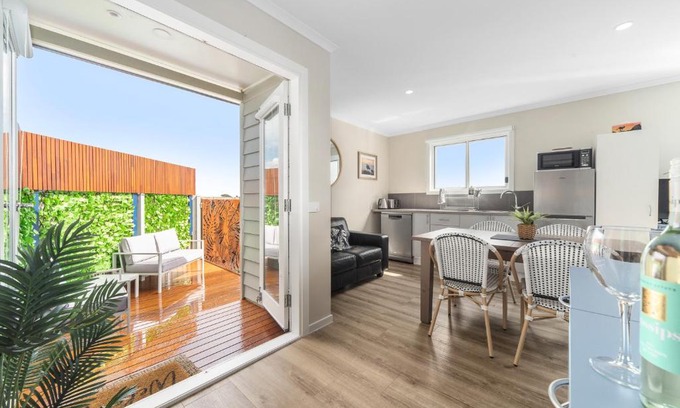 San Remo Apartment | John's Place San Remo Studio Couples Surfers Pets