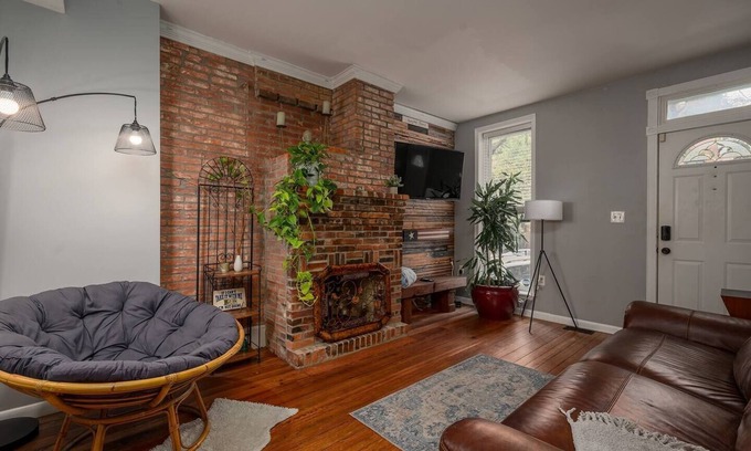 Upper Fells Point House | Johns Hopkins Historic Renovated home - Location!