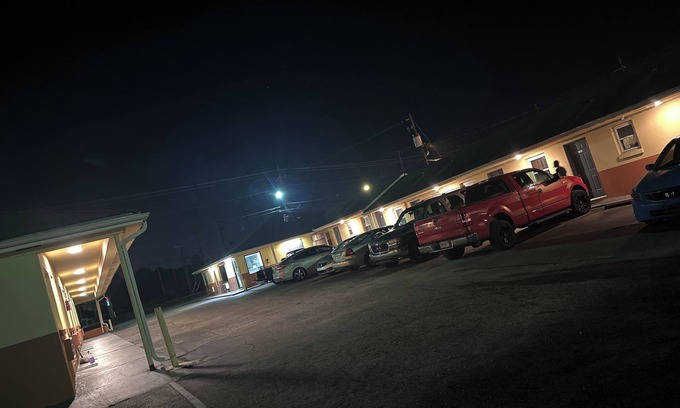 Montgomery Hotel | johns motel