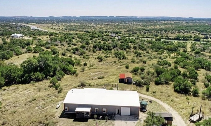 Johnson City House | Johnson City ranch house with HUGE game room and VIEWS for miles!
