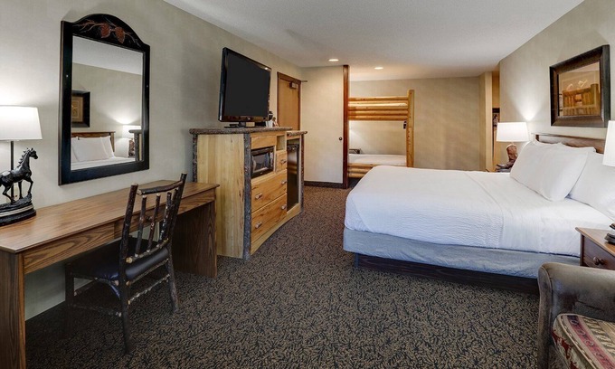 Johnston Hotel | Johnston Oasis: Unique Rooms, Local Spirits & Warm Hospitality, Parking