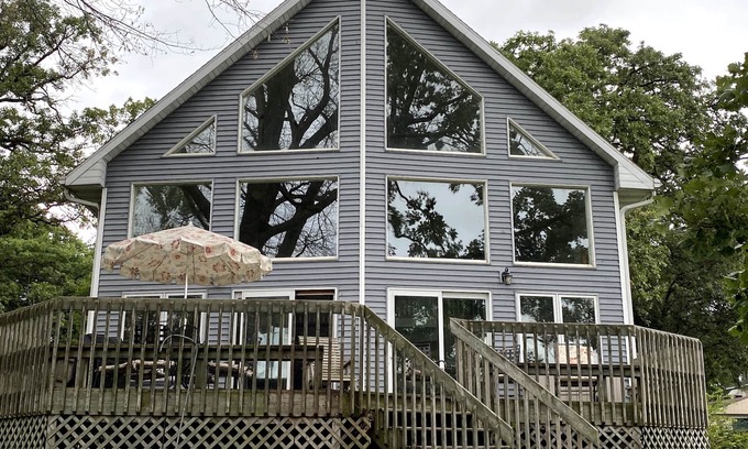 Lake Koshkonong Cabin | Join us on the sandy shores of lake Koshkonong for an escape from the city