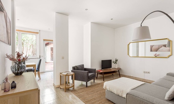 Bonfim Apartment | JOIVY Central & spacious apt in Porto