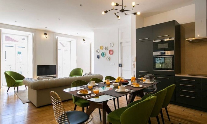Misericordia Apartment | JOIVY Gorgeous 3BR home w/balcony nearby Time Out Market