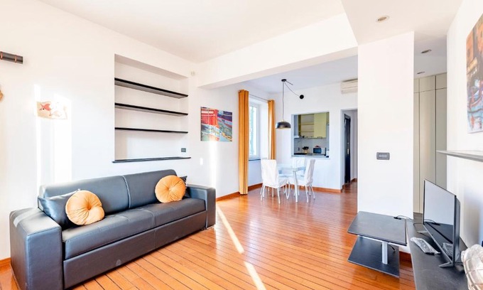 Sturla Apartment | JOIVY Modern flat next to the sea