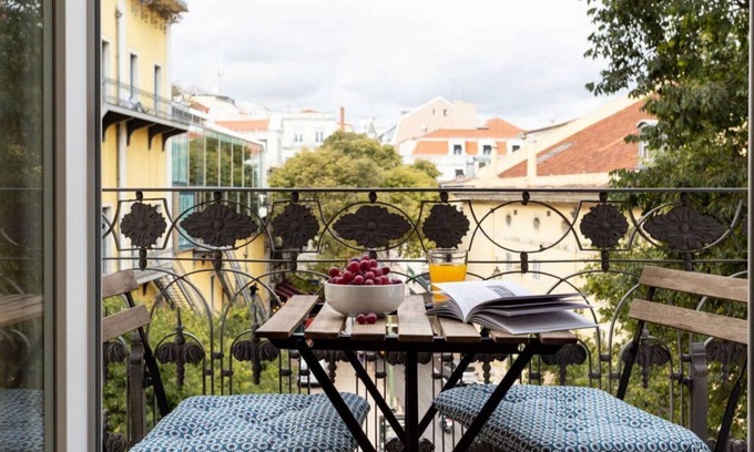 Martires Apartment | JOIVY Sleek flat near Pink Street