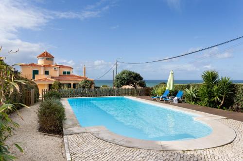 Colares Villa | JOIVY Splendid 4-BR House with Swimming Pool and Sea View