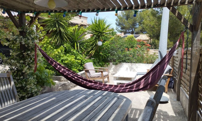Ensues-la-Redonne Apartment | Joli Appartement Avec Jardin sur la Côte Bleue