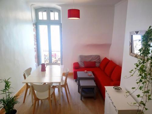 Foix Apartment | Joli duplex avec balcon et vue sur place du centre historique !