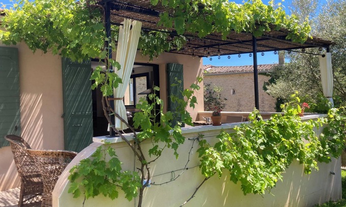 Vallabrix House | Joli Gîte 4 , Accessible PMR Près D'uzès, du Pont du Gard, et du Musée Haribo