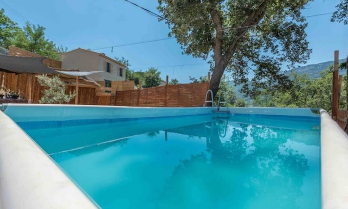 Contes Apartment | Joli Studio Climatisé, Piscine, Netflix, Disney+