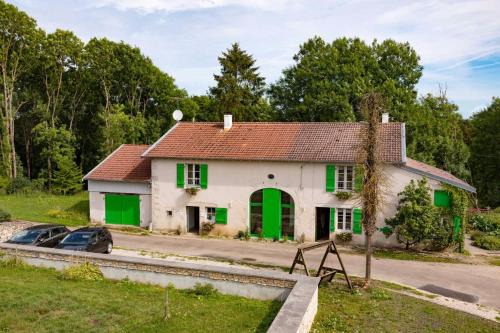 Soulosse-sous-Saint-Elophe House | Jolie vache déguisée en fleurs, chambre d'hôte à Soulosse