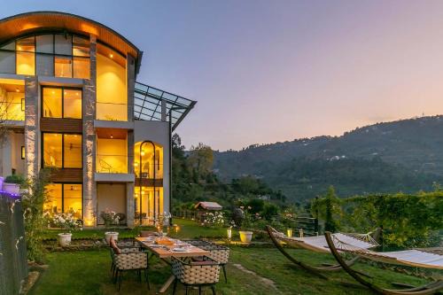 Ramgarh Villa | Jolly Chalet- Luxury Mountain Retreat with Jacuzzi & Scenic Views in Ramgarh