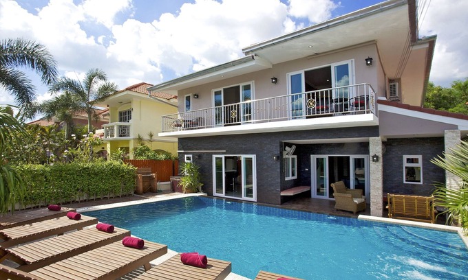 Na Kluea Villa | Jomtien Pool Villa 7 Bedrooms