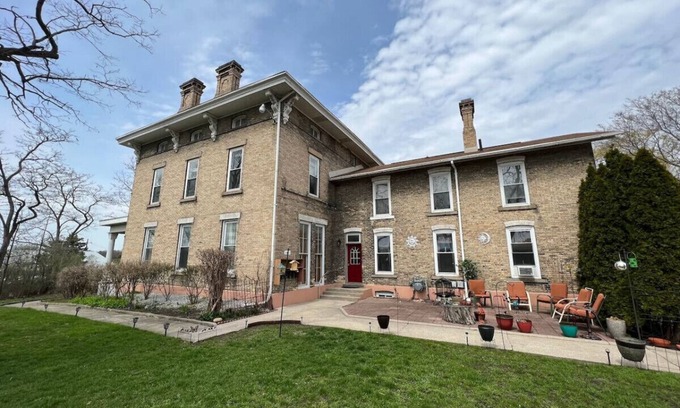 Bay City Apartment | Joseph’s Entire Apt @ the Historic McCormick House