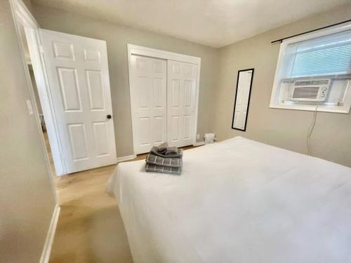 Joslyn Castle Apartment | Joslyn 12-Newly remodeled 1 BDRM