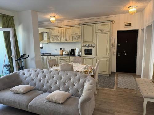 Selimbar Apartment | Jovens Crib
