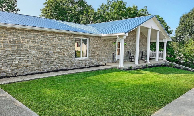 Somerset House | Joy On The Lake · Cumberland Canvas: Lake View, Fire Pit & Game Room