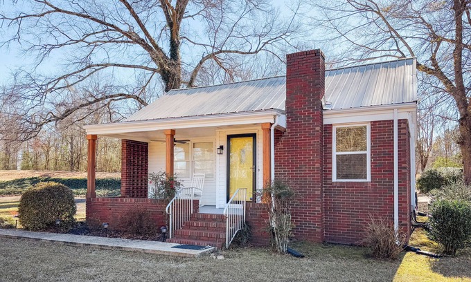 Oxford Cottage | Joy's Place - 3BR/2BA Cottage in the Heart of Oxford!