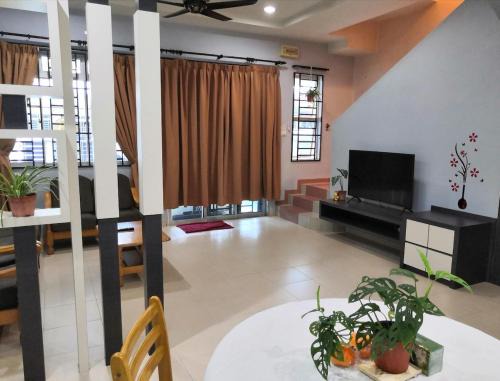 Batu Pahat House | Joyful Homestay Landed House