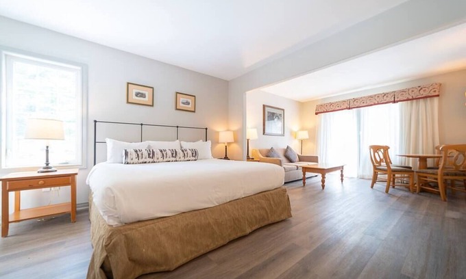 Oro-Medonte Apartment | Jr Club Suite: Kitchenette, Pool, HotTub, Gym, BBQ