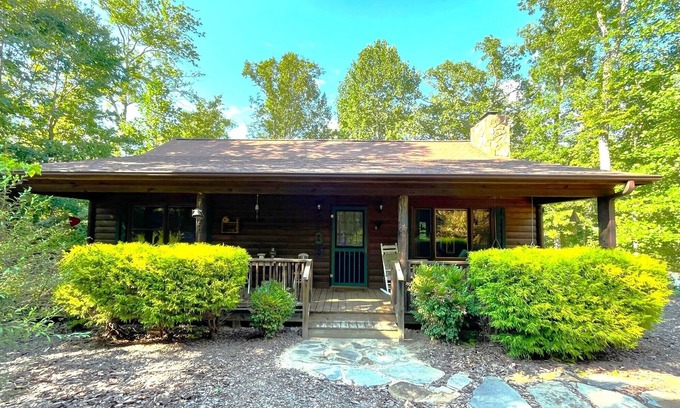 Lake Lure Cabin | JR's Cabin in Riverbend at Lake Lure
