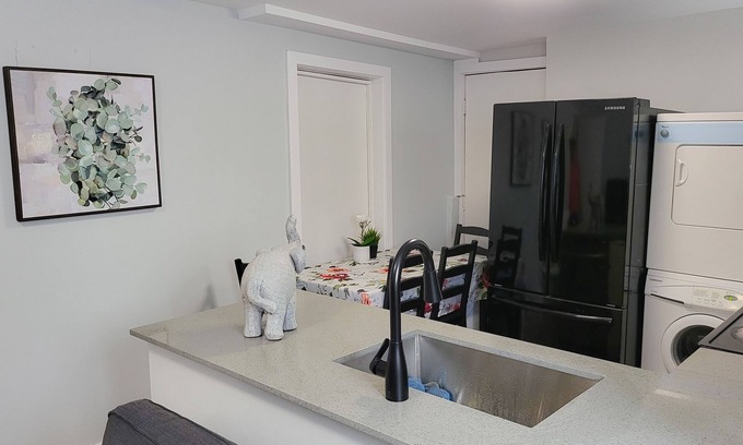 Vanier Apartment | JstLikeHome - Serenity Suites