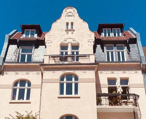 Sued Apartment | Jugendstil-Altbauwohnung mit Dachterrasse direkt an der Karlsaue