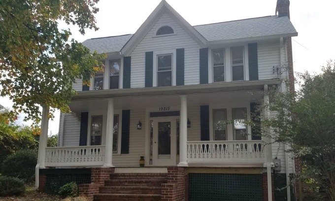 Germantown House | Juju's Master bedroom suite in a Villa