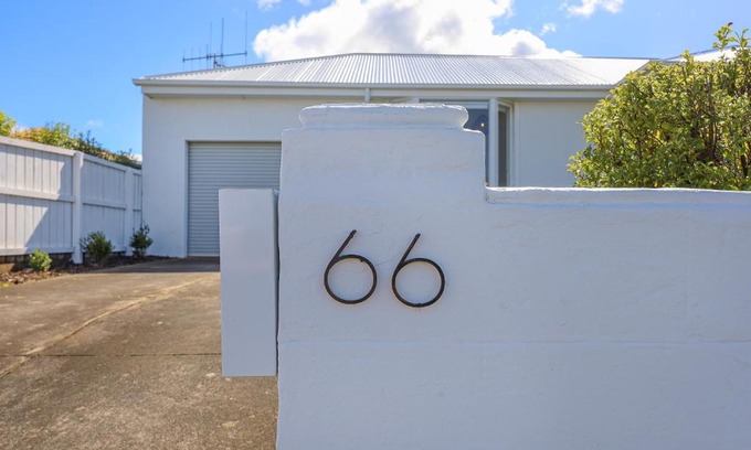 Warrnambool House | Jukes Retreat - Light & bright home ready to enjoy