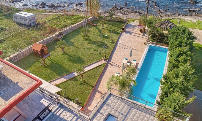 Kolymbari Apartment | Julia's Apt On the Beach ★ Pool★Family Garden BBQ ★ 2 bdrm ★ Sunset View