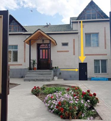 Vagharshapat Apartment | Julia's Place - Apartment, Garden & BBQ