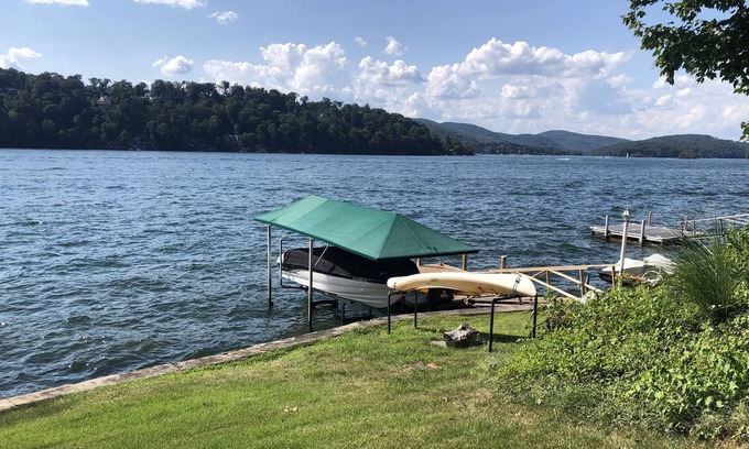 Brookfield House | July 15-22 2023 Now Available!! Candlewood Lakefront All to Yourself!